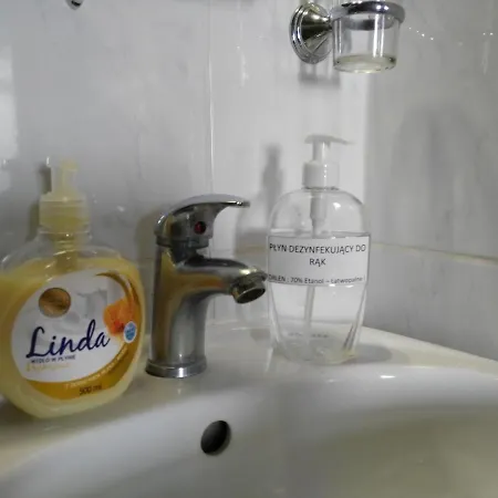 Iwona - Budget With Private Bathrooms Homestay *