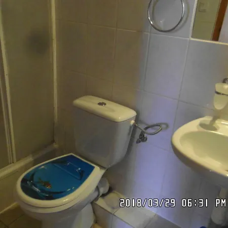Iwona Budget - Hostelove With Private Bathrooms * Сопот