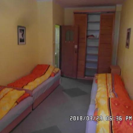 Iwona - Budget With Private Bathrooms Homestay