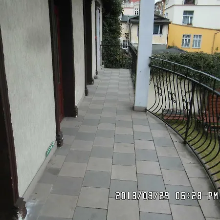Iwona - Budget With Private Bathrooms Homestay *