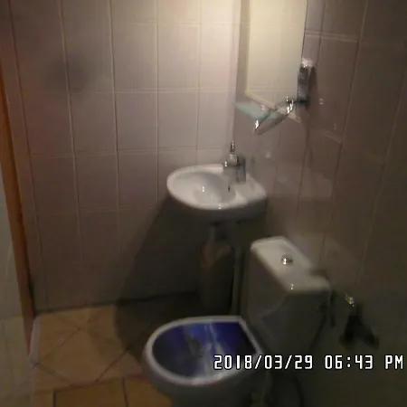 Iwona Budget - Hostelove With Private Bathrooms Проживание в семье