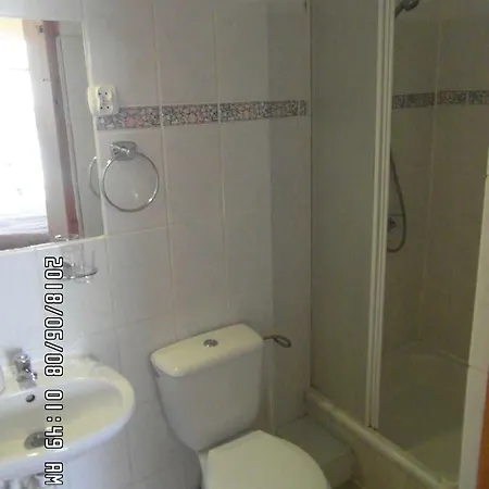 Iwona Budget - Hostelove With Private Bathrooms Проживание в семье *