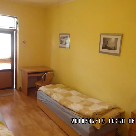 Homestay Iwona Budget - Hostelove Rooms With Private Bathrooms