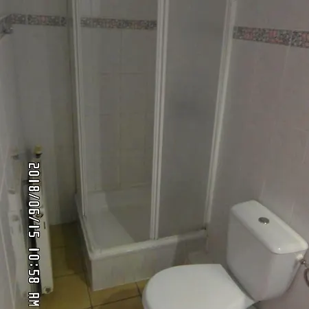 Privatunterkunft Iwona - Budget With Private Bathrooms