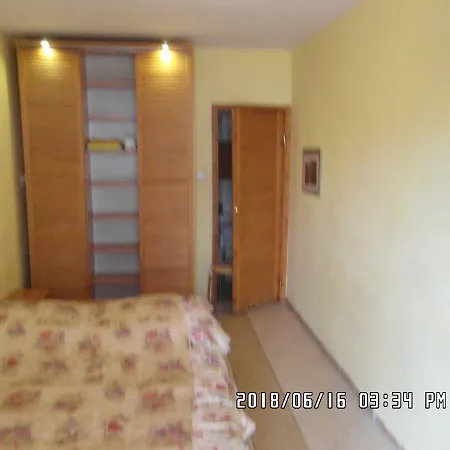 Homestay Iwona Budget - Hostelove Rooms With Private Bathrooms *