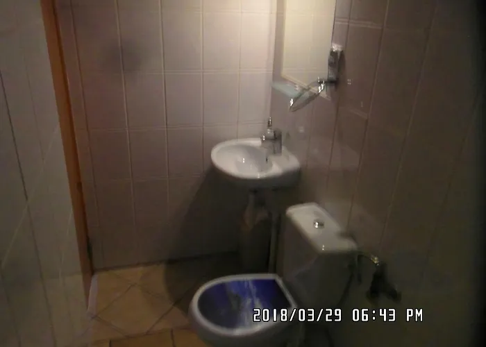 Iwona - Budget With Private Bathrooms ホームステイ