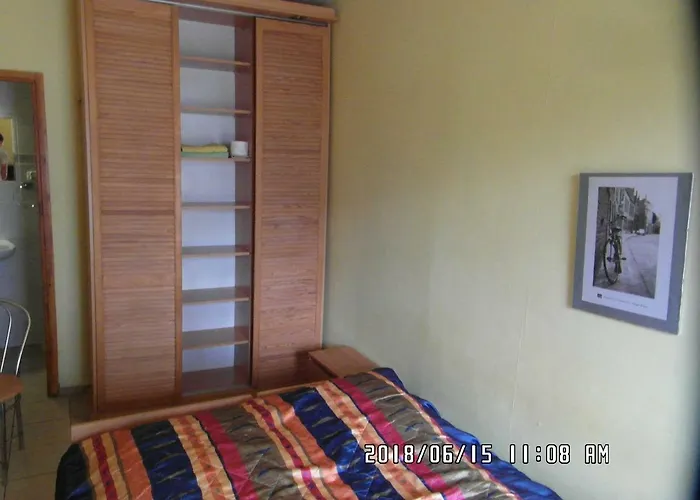 Iwona - Budget With Private Bathrooms *